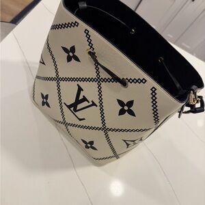 Louis Vuitton Black and Cream Shoulder Bag